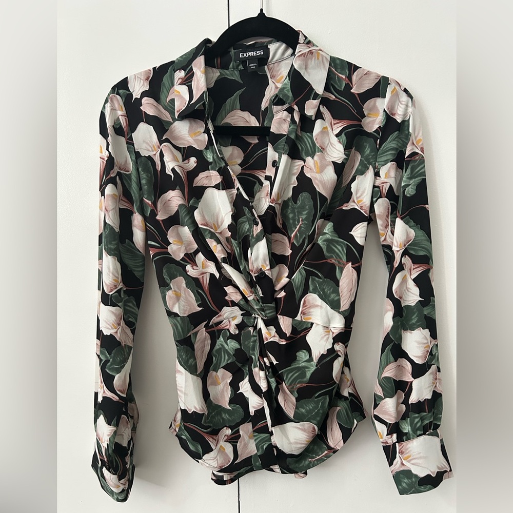 Express Floral Print Twist Front Shirt